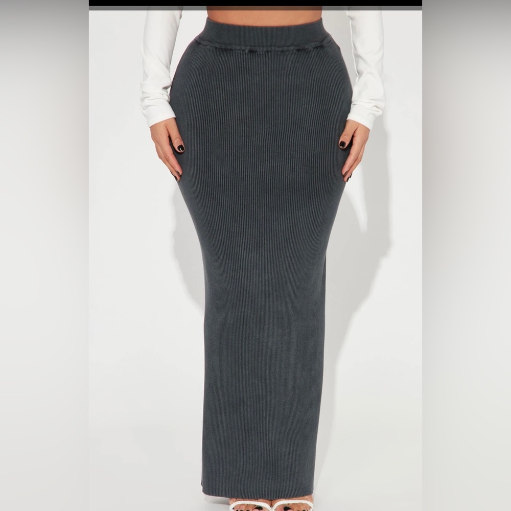 Ribbed maxi skirt